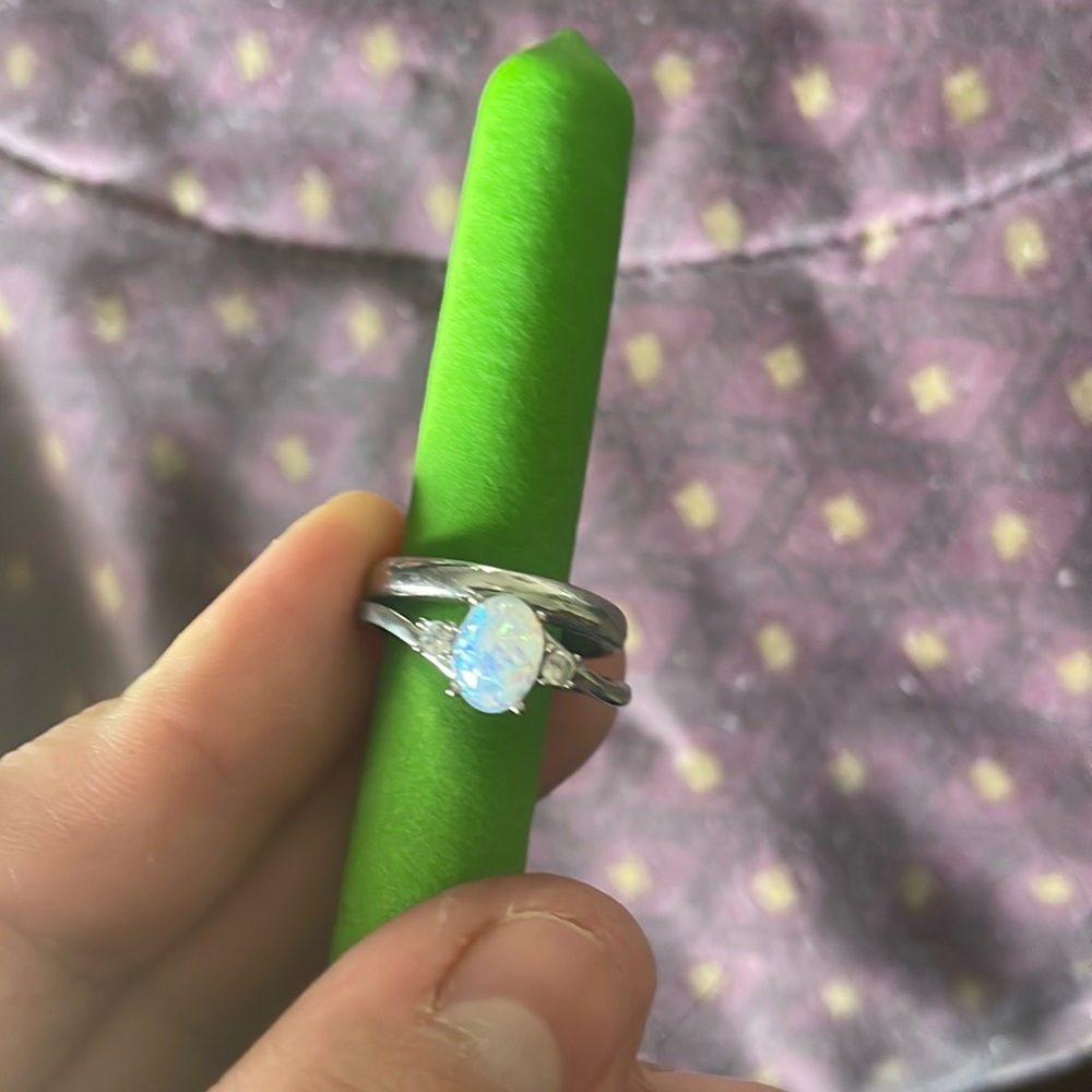 Crystal ring set